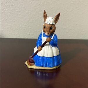Royal Doulton Mrs. Bunnykins 'Clean Sweep' Figurine 1972